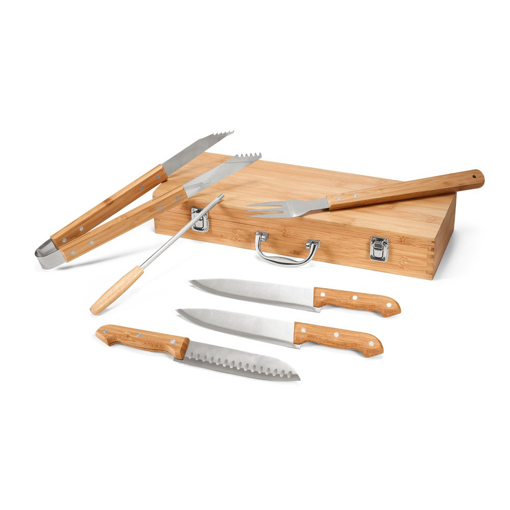 Immagine di Set 6 pezzi utensili barbecue in acciaio inox e bambu, 3 coltelli, pinza, forchettone, affilatore