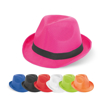 Immagine di Manolo. cappello bianco